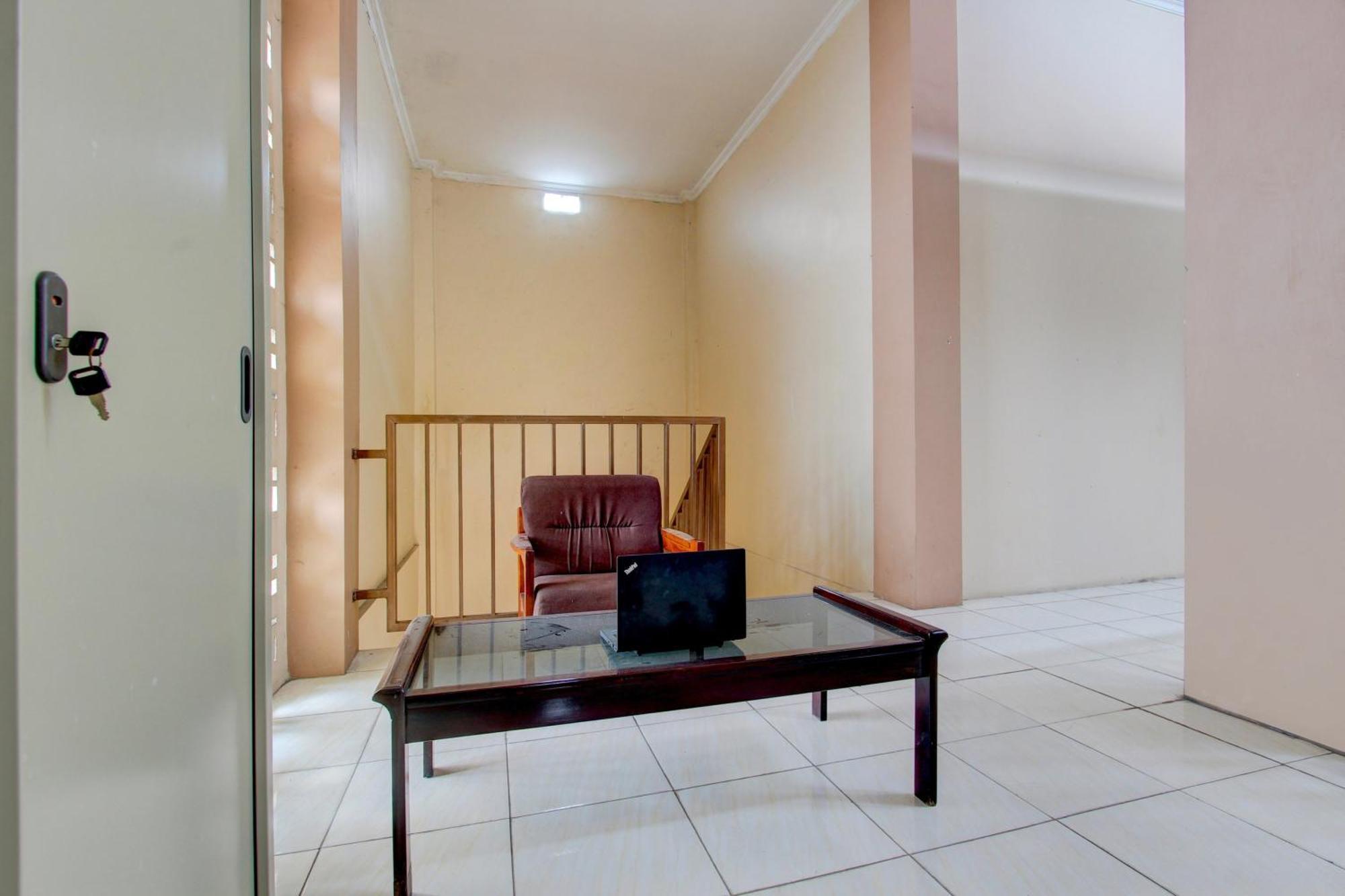 Spot On 93245 Guest House Mulia Dua Syariah Klaten Exterior photo