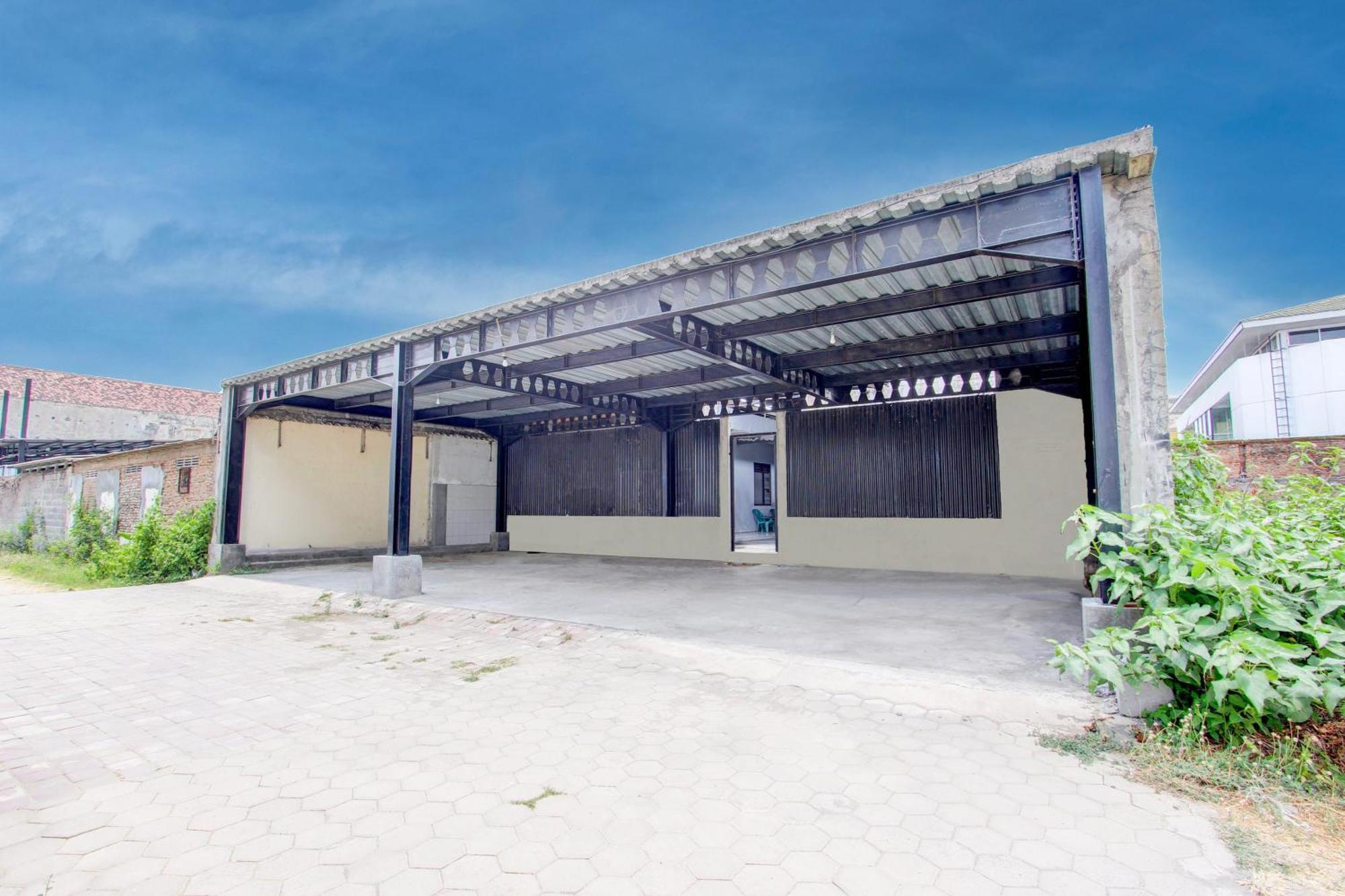 Spot On 93245 Guest House Mulia Dua Syariah Klaten Exterior photo