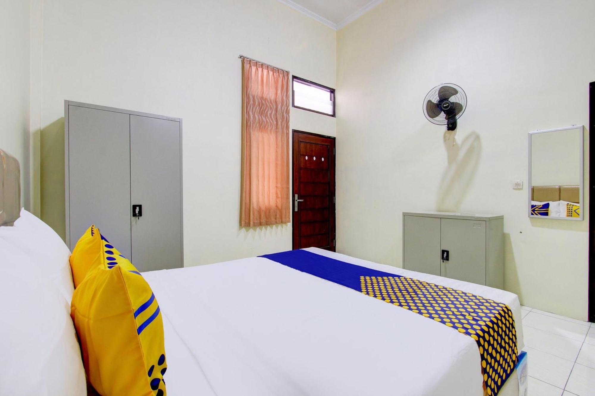 Spot On 93245 Guest House Mulia Dua Syariah Klaten Exterior photo