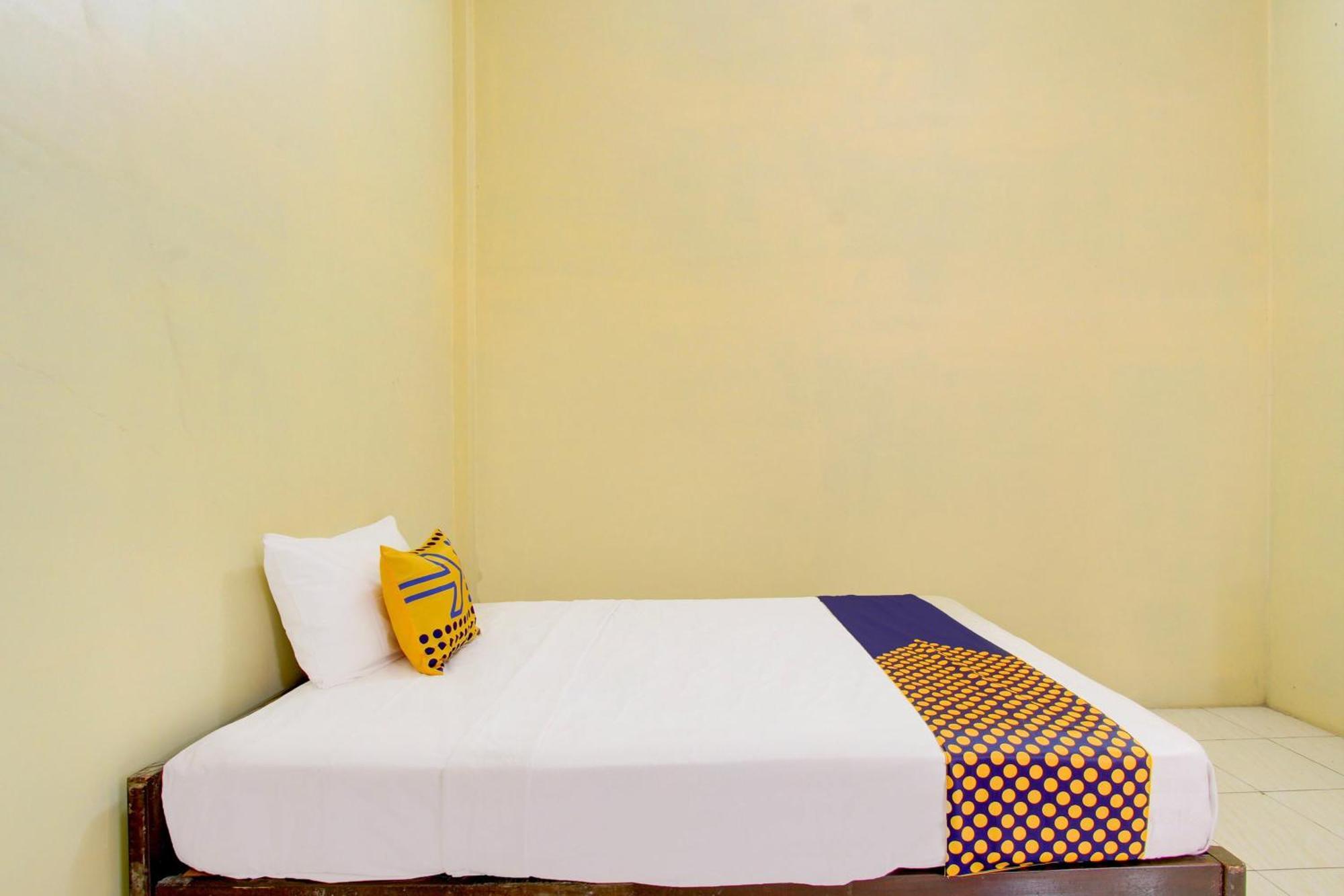 Spot On 93245 Guest House Mulia Dua Syariah Klaten Exterior photo