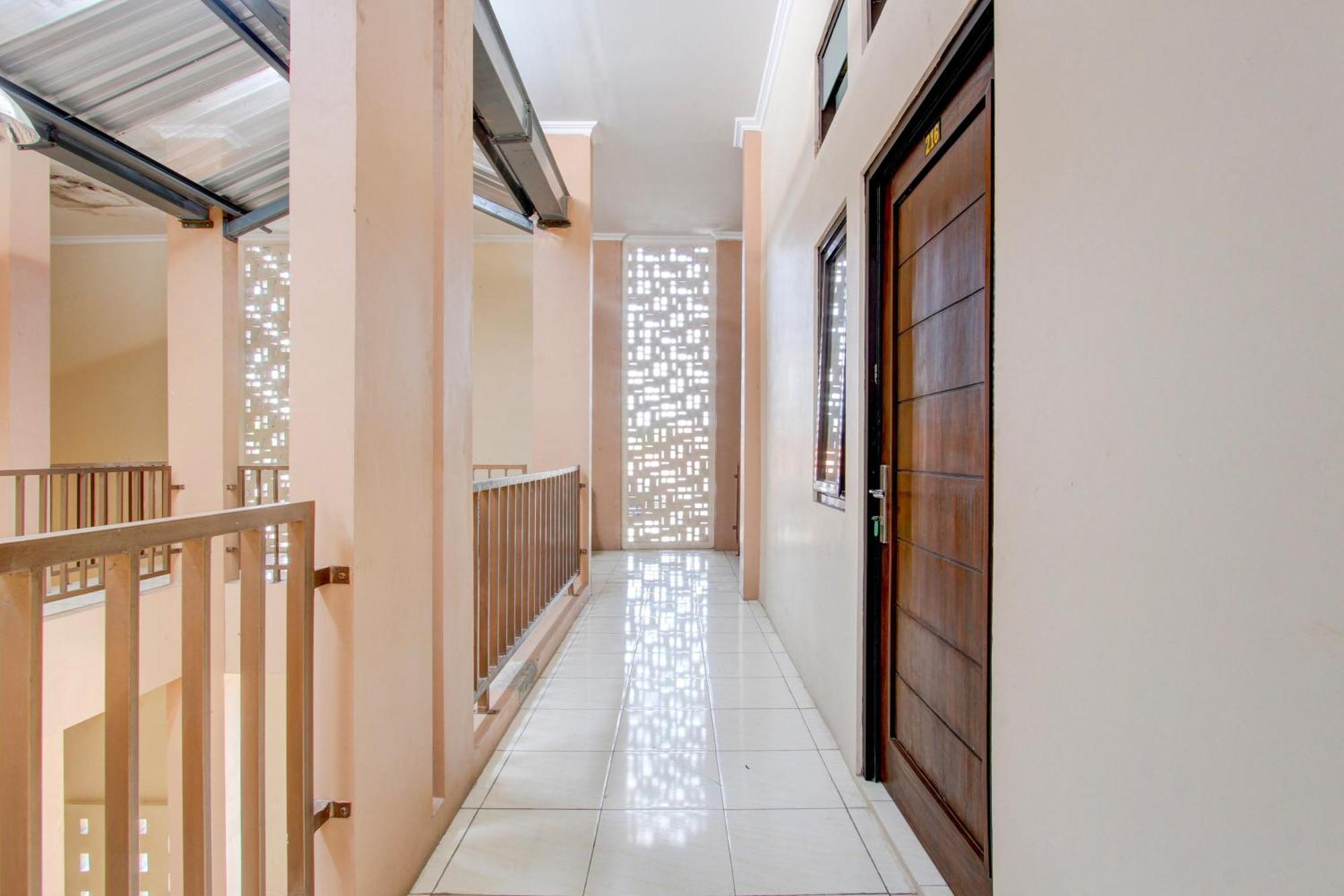 Spot On 93245 Guest House Mulia Dua Syariah Klaten Exterior photo