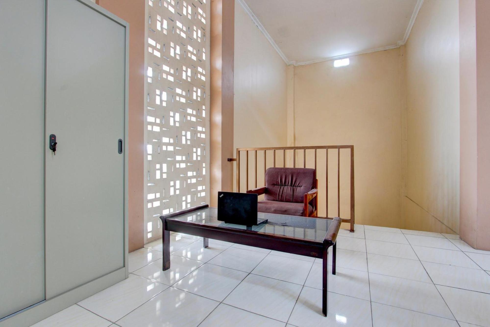 Spot On 93245 Guest House Mulia Dua Syariah Klaten Exterior photo